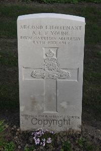 Coxyde Military Cemetery - Young, Alan Edward Frushard